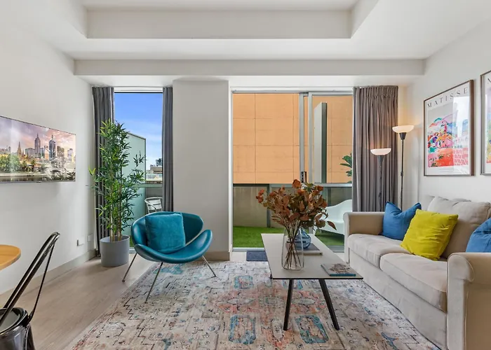 Sophisticated Cbd 2-Bed Apartment By Yarra River