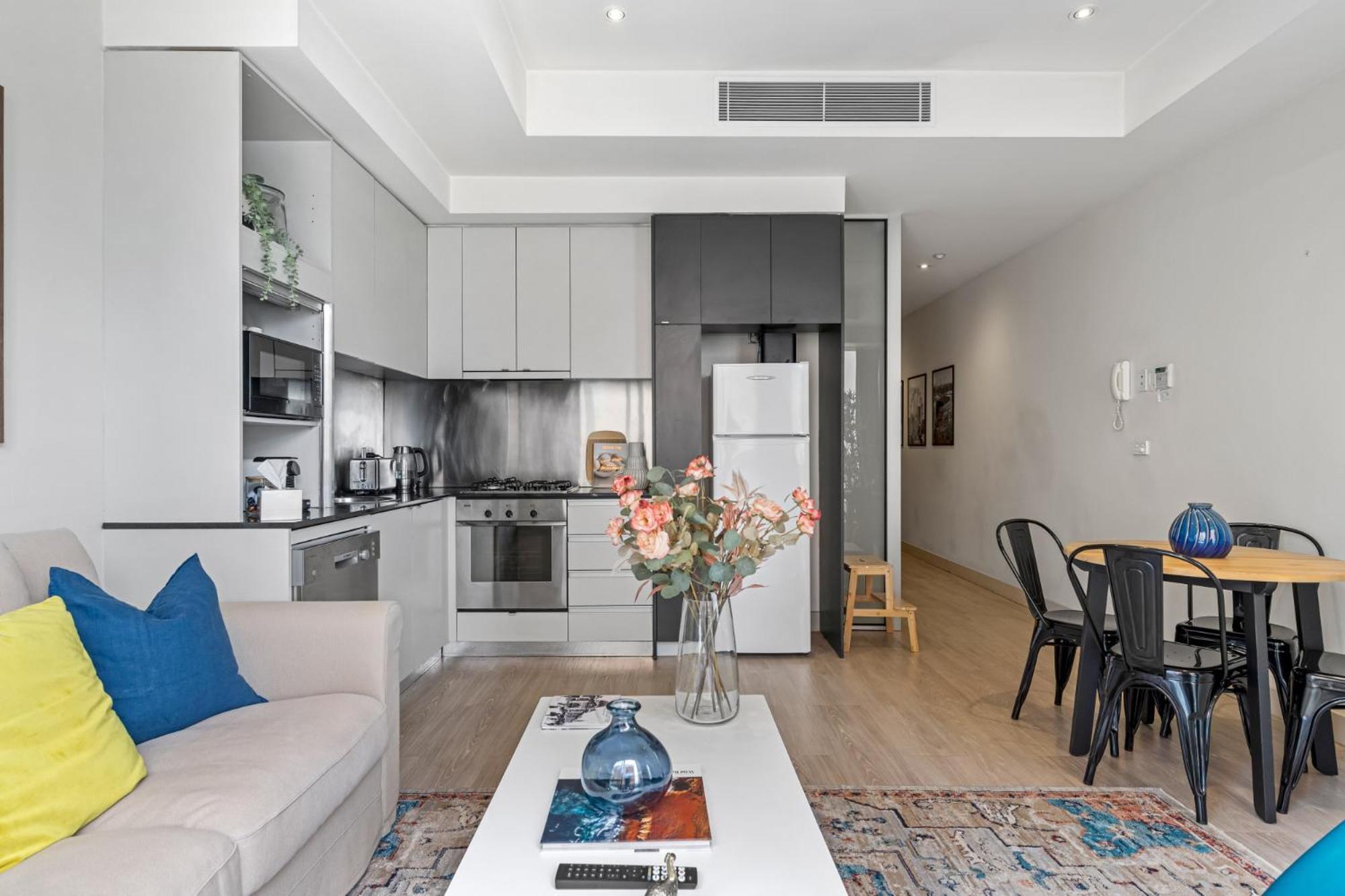 Sophisticated Cbd 2-bed By Yarra River Melbourne