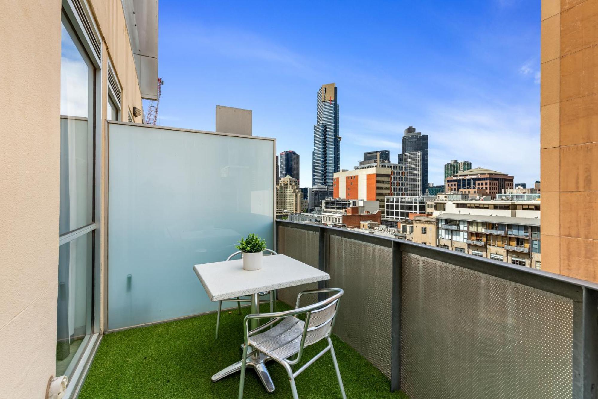 Sophisticated Cbd 2-bed By Yarra River